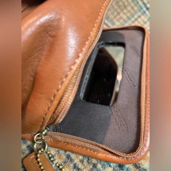 Coach 90s SLG Caramel Travel Case #6925 - Picture 8 of 8